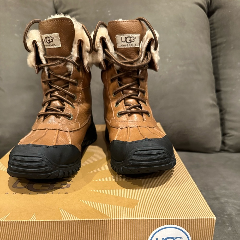 Women’s size 9 UGG boots